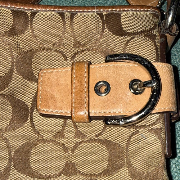 Coach Signature Canvas Shoulder Bag Purse 🔥 - Picture 4 of 6